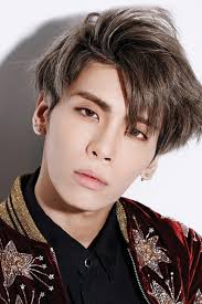 According to yonhap news, around 6 pm on december 18, jonghyun's older sister found jonghyun unconscious at his home in gangnam, seoul.he was immediately. Jonghyun Peliculas Edad Y Biografia