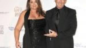 Mercredi 4 août 2021, pierce brosnan et son épouse keely shaye ont célébré leurs 20 ans de mariage. Photos Pierce Brosnan Ne Fait Pas Le Poids Face A Sa Femme Premiere Fr