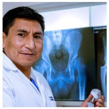 Dr. Walter Siza R., Ortopedista y Traumatólogo en Quito