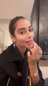 Drama Therapy Foundation in its silky formula is available in 13 shades,  suitable for Arab ladies' skin tones. The shades are called Elsa, Rosa,  Diva, Luna, Mia, Bella, Cara, Sofia, Alessia, Donna,