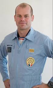 Avec leur livre « la grande dame », les photographes françois blanchard et david bernigard proposent une série de prises de vues étonnantes mettant en scène la patrouille de france. Crash De L Avion A Perpignan Je N Avais Plus De Frein Confie Le Pilote De La Patrouille De France Midilibre Fr