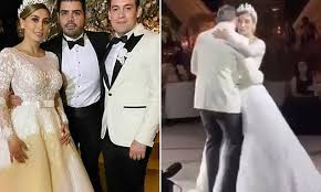 A daughter of jailed mexican drug lord joaquin el chapo guzman has been supplying aid packages to people struggling financially during the coronavirus pandemic. El Chapo S Daughter Ties The Knot With Drug Baron S Nephew Daily Mail Online