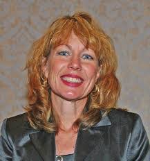 Lenore Milan's Instagram, Twitter & Facebook