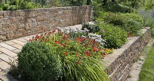 video betonsteinmauer bauen in 2021 garten bepflanzen garten gartenmauer