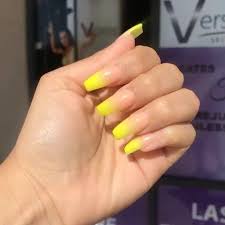 Bring all that springtime glory into your manicure with a sunny, bright yellow tip that fades into an slight ombre pink and white coffin nails get a huge boost in style from a shimmery iridescent design. Yellow Ombre Nails New Nails Who This Newnails Springnails Jlovenails Gelnails Lasvegasnailtech Naildesign Nai Graduation Nails Mauve Nails Ombre Nails