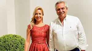 ¿ fabiola yáñez está embarazada?, era la pregunta de miles de usuarios de twitter en el día de ayer. Bpq2y5je0ncttm