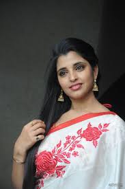 Anchor Syamala Sexy Saree Pics