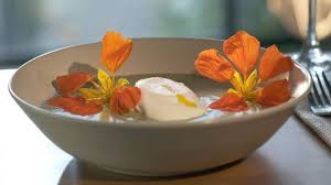 Brennnesselcreme Mit Pochiertem Ei Bildquelle Wdr Pochiertes Ei Essen Und Trinken Lebensmittel Essen