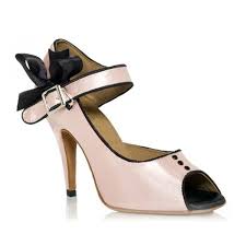 La danse de salon connaît un énorme pic de popularité en france, ce qui explique le succès d'une émission comme danse avec les stars. 65 Meilleures Idees Sur Chaussures De Danse De Salon Danse De Salon Chaussure Belle Chaussure