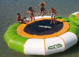 Orbit Xxl Trampoline Gear Patrol Erlebnisbader Trampolin Wasser