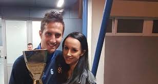 We did not find results for: Gavranovic S Trudnom Suprugom Slavio Titulu Pa Prozvao Hajrovica Sportsport Ba