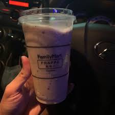 While we're travelling across peninsular malaysia for a road trip, r&r stops are unavoidable. Familymart Cyber 5 Cyberjaya Selangor