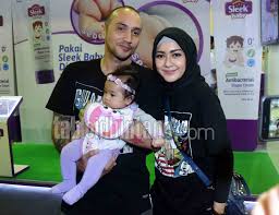 Diakui icha bahwa sang suami sempat mengutarakan untuk memintanya menutup aurat dengan berhijab. Kisah Perjuangan Richa Novisha 8 Tahun Mempertahankan Rumah Tangga Tabloidbintang Com
