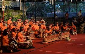 Pulau dengan wisata pantai ini memiliki alat musik alat musik gamelan bali memiliki perbedaan dengan instrumen gamelan di daerah lainnya. 1000 Gambar Alat Musik Gamelan Bali Hd Gratis Infobaru