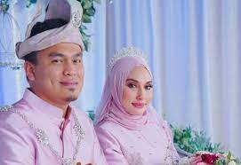 Zarina anjoulie hentam fizo omar! C2ln4w0vulja M