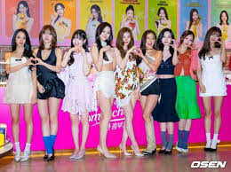 TWICE、メンバー3人が移籍を検討か…再契約の行方に関心集まる