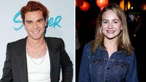 Britt robertson news, gossip, photos of britt robertson, biography, britt robertson boyfriend list britt robertson is a 31 year old american actress. Neues Paar Kj Apa Und Britt Robertson Knutschend Gesichtet Promiflash De