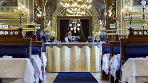Le train bleu is located in the gare de lyon station and was built simultaneously with the grand palais, pont alexandre iii and petit palais for the world exhibtion of 1900. Le Train Bleu In Paris Restaurant Reviews Menu And Prices Thefork