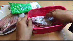 Penasaran bagaimana cara membuat pindang ikan patin, yuk kita lihat resep dan cara memasaknya dan tentunya dengan membuat masakan pindang ikan patin akan menambah koleksi menu harian anda. How To Preserve Fish Cara Buat Ikan Masin Youtube