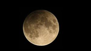 Ia melanjutkan, gerhana bulan penumbra sendiri terjadi karena terhalangnya cahaya matahari oleh bumi sehingga tidak semua cahya sampai ke bulan. Proses Terjadinya Gerhana Bulan Penumbra Tribun Pontianak