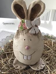 Osterdeko Lustiger Hase Ein Designerstuck Von Dani11 72 Bei Dawanda Lustiger Hase Blumen Basteln Aus Papier Diy Osterschmuck