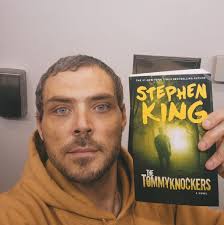 Excited to read this for the first time. Im a ride or die Stephen King fan  and I appreciate all of his creations. Apparently this book has something  to do with aliens/possibly