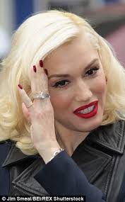 Gwen revealed the truth behind the ring (via e! Gwen Stefani Ditches Her Engagement Ring For Something A Bit More Fashionable Daily Mail Online