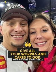 Randi Martin's Instagram, Twitter & Facebook