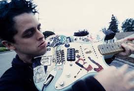 GEAR RUNDOWN: Billie Joe's most iconic and beloved guitar, “Blue” Blue's  had a long life and therefore a lot of history. Blue...