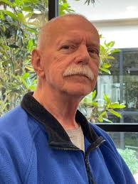 Larry Lewellyn's Instagram, Twitter & Facebook