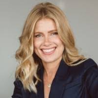 Elizabeth Tarr's Instagram, Twitter & Facebook