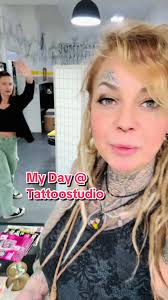 Daily Hustle ❤️ A day at @Blood in Blood out Eppendorf 🌞 #tattoo #ink  #eva_hood_tattoo #bloodinbloodouttattoo