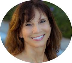 Julie Doering's Instagram, Twitter & Facebook