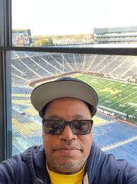 Darius Hall's Instagram, Twitter & Facebook