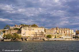It is the historic capital of the kingdom of mewar i. Udaipur Die Stadt Am Pichhola See Reisen Und Mehr