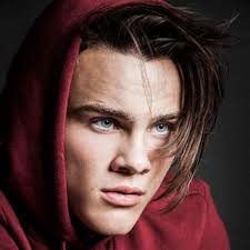 Alex Neustaedter: Clothes, Outfits, Brands, Style and Looks