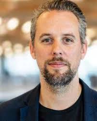 Alex Poff's Instagram, Twitter & Facebook