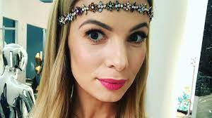 Isabella janachowska becomes the new leader. Izabela Janachowska Put On An Interesting Set For Christmas Fans Like A Dynasty
