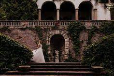 Dark Romance Stilusu Eskuevo Egy Budapest Koernyeki Kastelyban Dark Romantic Dark Academia Wedding Dark Romance