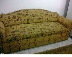 عائلة تقرر تنجيد طقم الكنب فكانت الصدمة