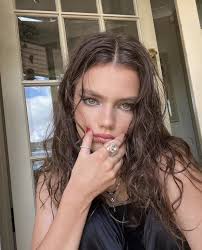 My Hear me out fan cast: I don't want any of my fav series to be turned  life-action BUT if we must, I present to you my Violet sorrengail choice…… Florence  Hunt