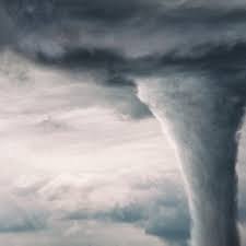 These conditions can cause spinning air currents inside the cloud. Todeszone Im Auge Des Tornados Droht Erstickungsgefahr The Weather Channel Artikel Von The Weather Channel Weather Com