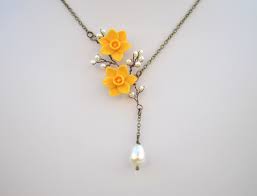 Yellow Daffodil Flower Necklace Daffodil Spring Necklace Etsy In 2021 Spring Necklaces Nature Inspired Jewelry Jewelry