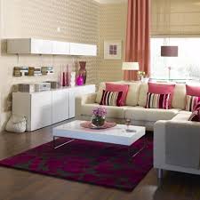 أيهما أفضل لجدران بيتك الدهانات أم ورق الحائط