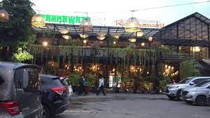 Diantara banyaknya café yang menjamur di kota gresik, kini hadir sebuah café dengan konsep unik. Review Warung Apung Rahmawati Gresik Youtube