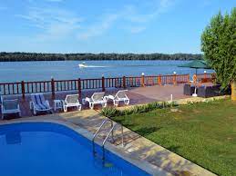 Pentru accesul in rezervatia biosferei delta dunarii este necesara achizitionarea unui permis. Sejur All Inclusive 2021 Delta Dunarii Iunie Septembrie Regina Deltei