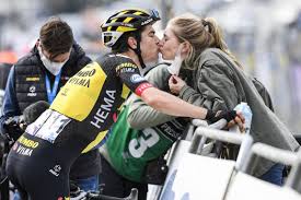 Dat laatste zal nu even niet meer kunnen. Wout Van Aert Gaat Op Stage En Neemt Mee Vrouw En Kind De Standaard Mobile