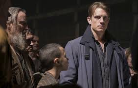 Joel kinnaman on jump from 'suicide squad' to 'house of cards,' season 5 return it was one of those things where it didn't take any energy working on it, the actor tells thr about making. Netflix Serie Altered Carbon Hauptdarsteller Joel Kinnaman Uber