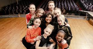 Feb 20, 2021 · abby lee miller is opening up about the emergency surgery she underwent in april 2018, after it was discovered she had a mass infection putting pressure on her spine, which was causing her severe. Lifetime Lasst Dance Moms Abby Lee Miller Nach Mutmasslichen Rassistischen Ausserungen Fallen Im Trend