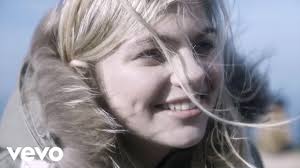 La plus belle voix in france with louis. Musikvideo Louane Jour 1
